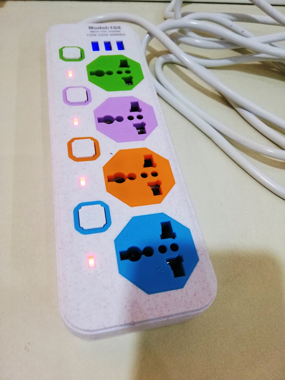 4 way power Strip / Extension Lead board with 3 USB Ports and 4 Sockets with Long Wire