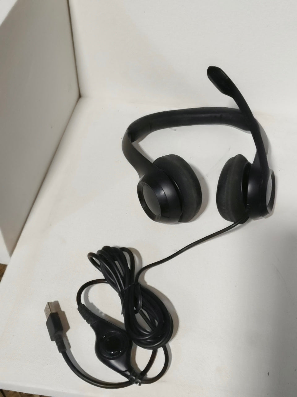 Logitech H-390 Headphones Noise cancelling microphone USB